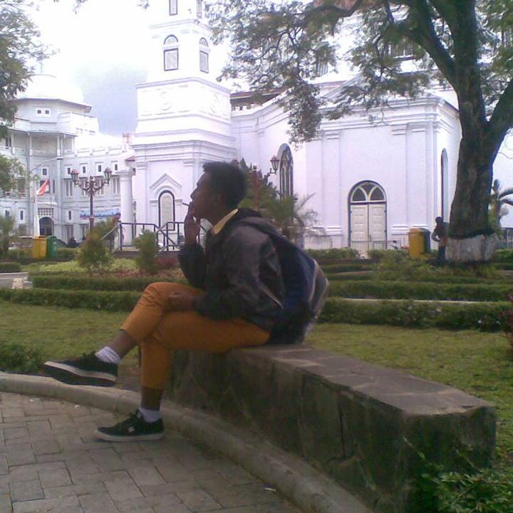 Gue suka cewek yang ala kadarnya yang penting orak tukang nyeleding tekel :D