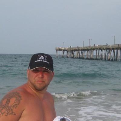 DJjkshire's profile picture. 