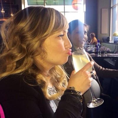 dk7997's profile picture. hairstylist. clean cooking/eating. loving life