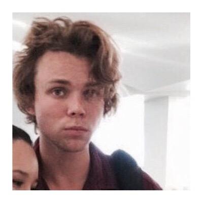 FOLLOW @ashsmanbunny