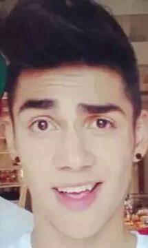 que chaparritas ni que nada las altas somos mas sensuales...jaja  ( istagram .@kaatnavarro) I LOVE YOU CD9  amor por siempre de coder's. 3 _3