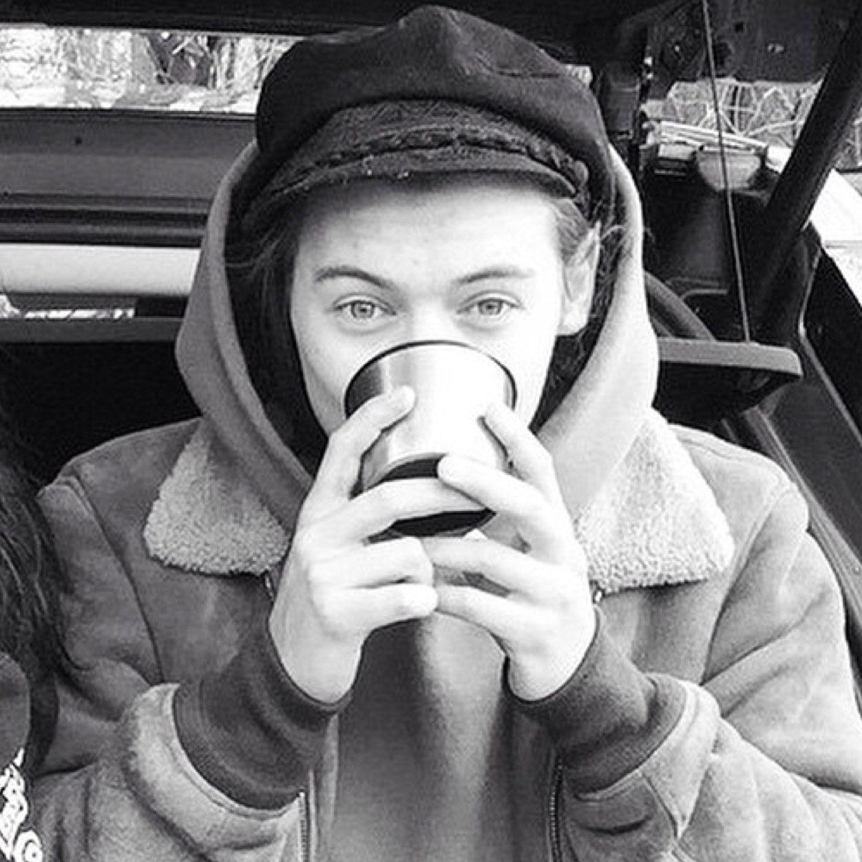 Harry is my sunshine.
One Direction is my life.