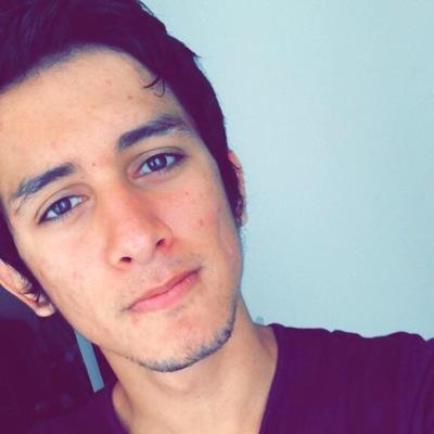 Estudio Sociologia UAM-A. Soy igual de intenso que el ska pero interesante como el reggae. Me revienta la injusticia.