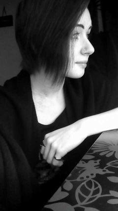 × 16 Y/O.
× insta : ohsdn_
× snapchat : Sanne_dn
× tattoo/pierced 
× singing
× longboarding
× whatsapp : vraag maar