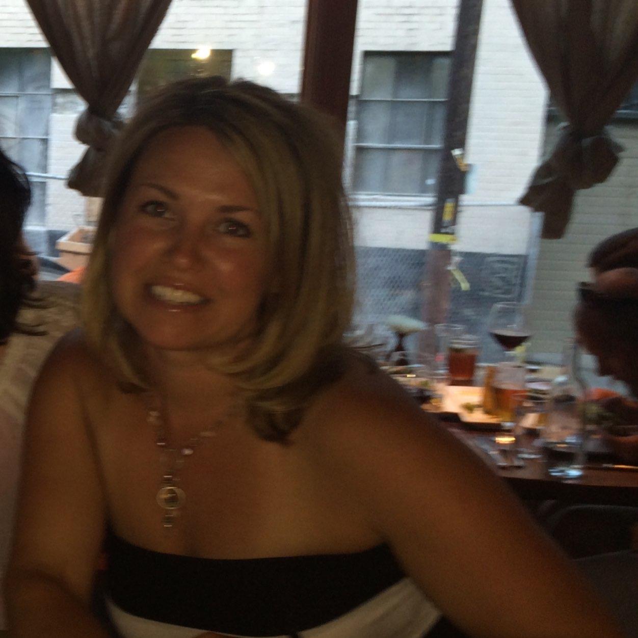 Avid jaywalker. UW Husky. Feriante. Master in Teaching & EL. Greatest role will always be as only parent to Julian.