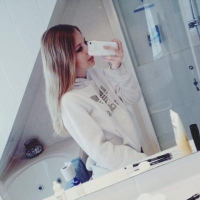 ~meisje~13~ajax~voetbal~dansen~zingen.