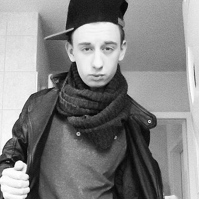 Model / Designer / Fashionvictim ❌ Gay 18 Y Facebook ➡ Tobias v Ruhtz