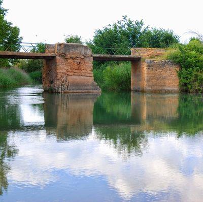 Ansia viva por el pueblo. Pasión por el mundo #rural.  La casa del río. 
#casarural. y Ultramarinos online