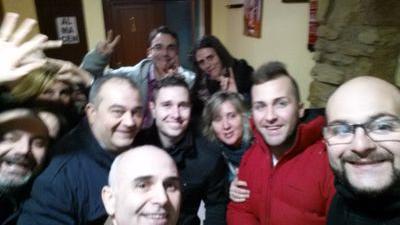 Amigo de mis amigos, a los demás, ni están ni se les espera.