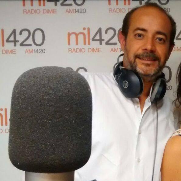 Medico especialista en Fertilidad.Conductor de In Vitro Radio por  Radio Dime AM 1420