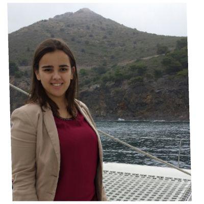 Estudiant de Física a la Universitat de Barcelona i constructora de coets d'aigua!