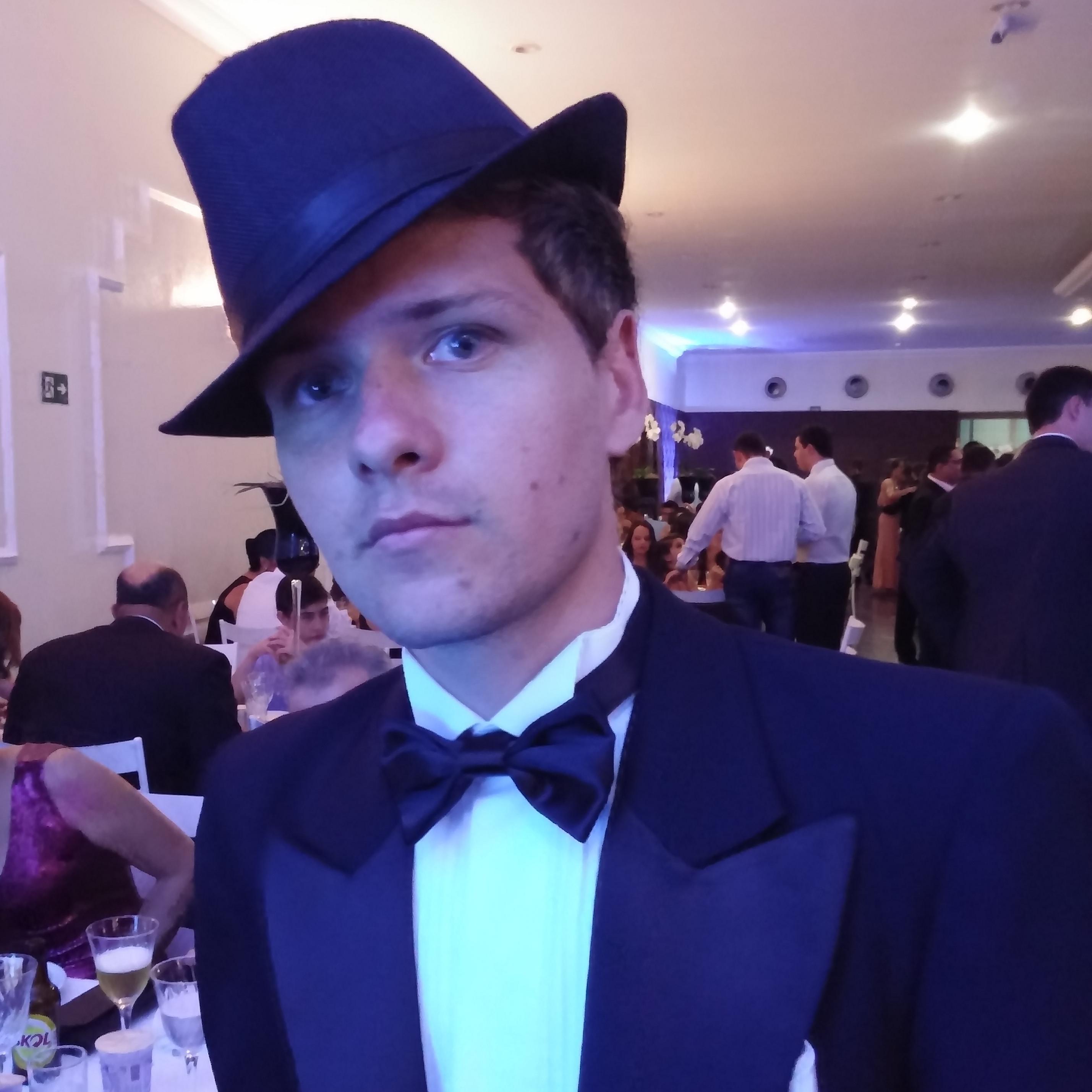 Brasileiro , Adoro música , Astronomia , Campuseiro Nato,  tecnoBoy,  Bach. Sistemas de Informação , Empático, Sincero e Extrovertido ;).