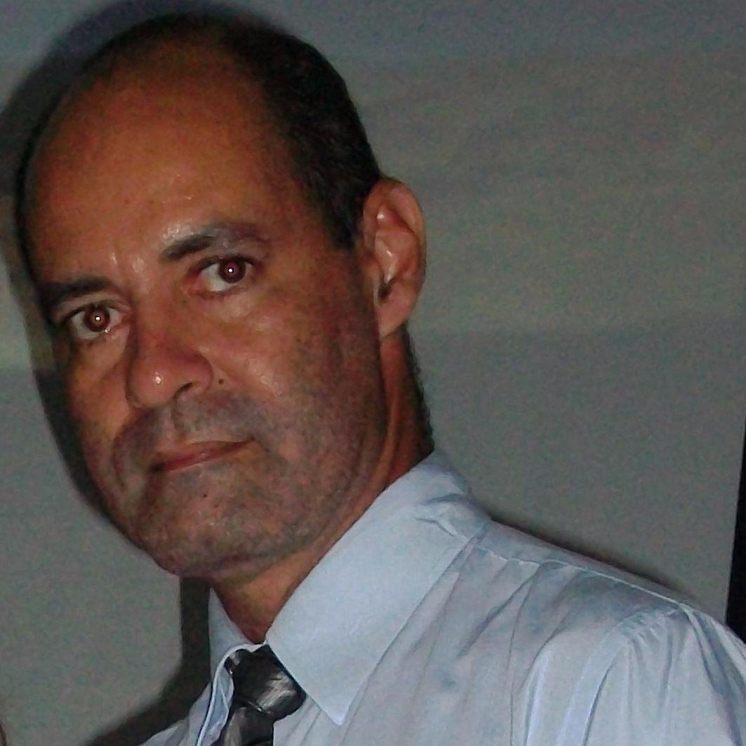 Serv.Públ.Federal TRT5 Inativo Provisório, Advogado Senior, Teólogo, Contador, PhD Filosofia, MsC Teologia Sistemática, escritor. FLUTricolor e Eco-Socialista.