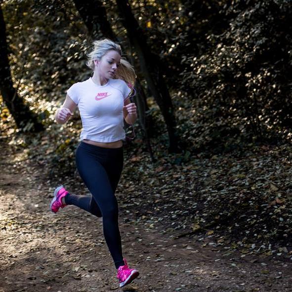 Claudiaarealg's profile picture. Instagram : claudiaareal