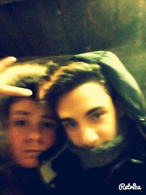 dimmi che serve restare lontano in silenzio a guardare
