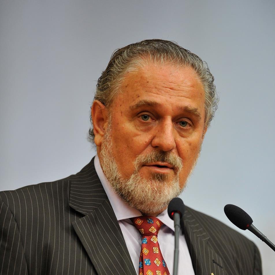 Vereador em Porto Alegre em seu terceiro mandato e diretor da Administradora de Condomínios Casa dos Síndicos.