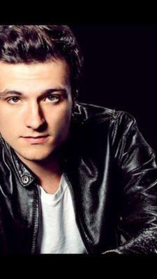 i follow back for free #mockingjay #jhutch #joshhutcherson #jlaw