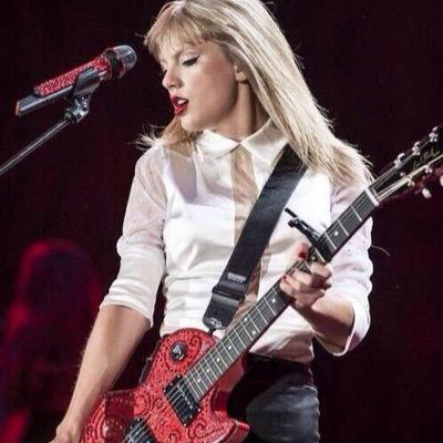 a girl that loves taylor swift