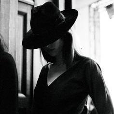 Neopisliva's profile picture. 