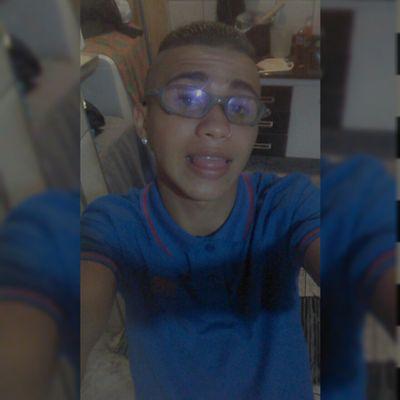 “Alguns vão te odiar, fingem que te amam agora. Então, pelas costas, eles tentam te eliminar. Mas quem Deus abençoa, ninguém amaldiçoa!