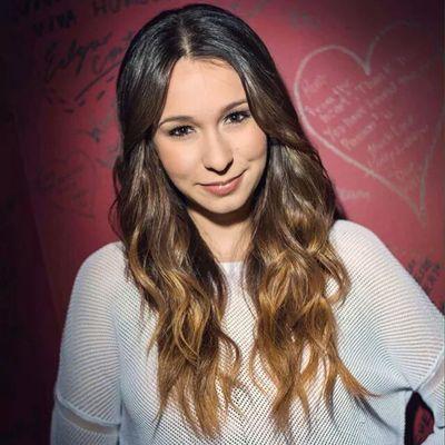 Club de Fans de @AnaisVivas en el Estado Falcón, y Parte del @AnaisVivasFanVE Apoyando el Talento Nacional...