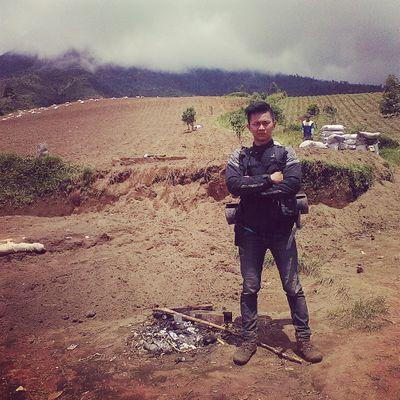 ku nikmati indahnya negri ini jengkal demi jengkal @paramoreBDG,,, gunung ku daki laut ku selami !! :)