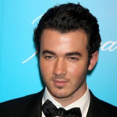 Hi I'm Kevin Jonas engaged to  @xoxoKatie___ and I Love my fans My Bestie's are Rissa and Sasha love them both Joe and Nick are my brothers