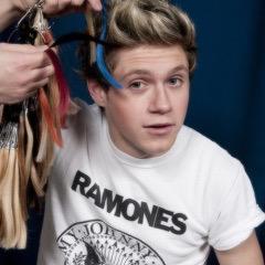 i just gave u a free follow so follow @sparklylourrry for me pls ★彡