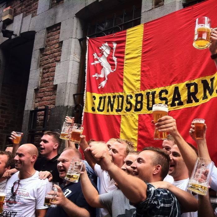 Sundsbusarna's profile picture. Sundsbusarna (SB) är en läktargruppering som bildades för 15 år sedan. Vi jobbar för en levande läktarkultur där sång, humor och engagemang är självklara inslag