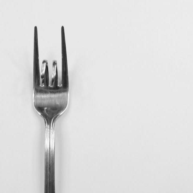 Componiendo un escondite de artistas. Menciónanos o MD con tu texto, dibujo, fotografía, música, etc. Los mejores serán compartidos.
