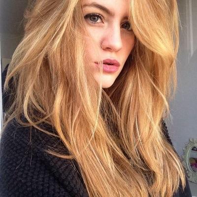 cassandre la moche • • N I A L L •