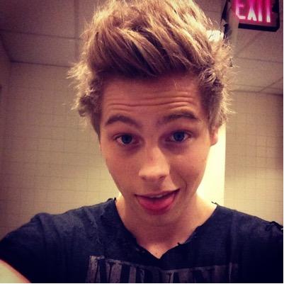 luke hemmings fan account!
