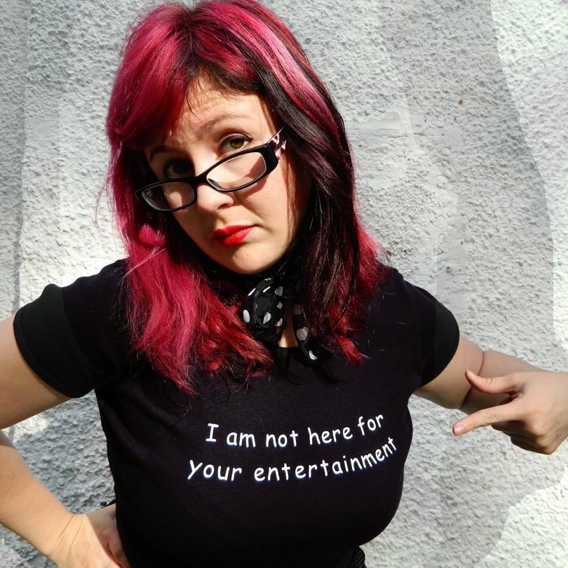 Sane hatter, illustrator, creator of https://t.co/ogq0q5YtWe - Likely topics: art, science, sex, polyamory, philosophy, LGBT, bad puns. Yes, I'm made of people!
