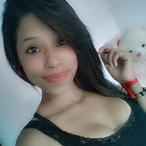 Linda,louca e mimada ,sabe o poder que tem e não tem medo de usá-lo