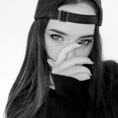 1003. ↛⅓ vampire, ⅓ demon, ⅓ human. ↚ ❝i only eat red colours, Finn❞