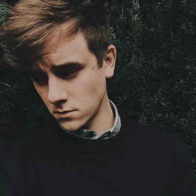 connor franta hugs are legendary