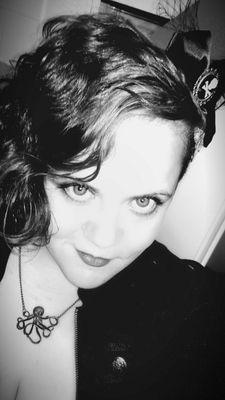 I'm a punkrock-glam-clowny hula hooper, with a prediliction for heckling bad movies and drinking far too much tea. I'm rather silly, and I like me that way.