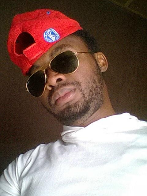 Simple nd self-employed,good in fashion,make up,nd creative dsnge.