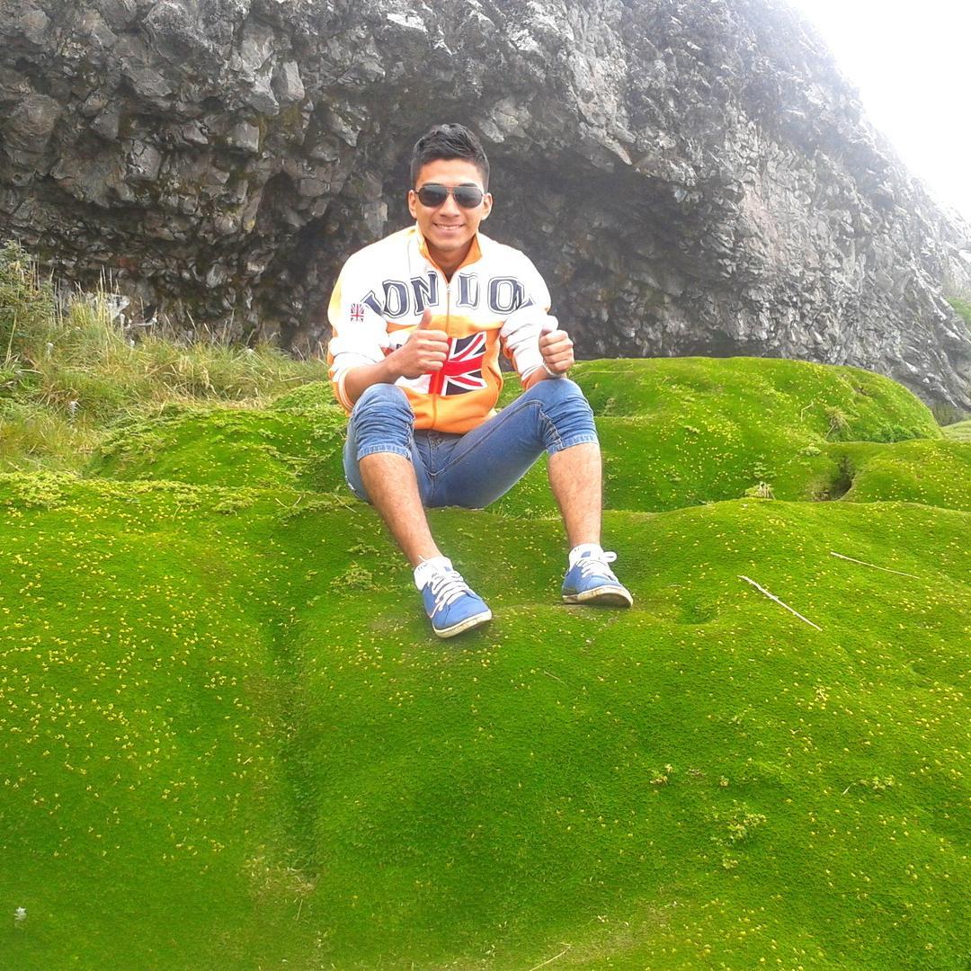 betojav's profile picture. SigO siendo ese que da la vida por estar contigO  #ShaShe