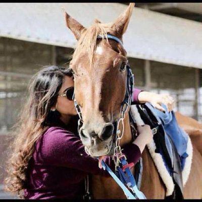 ‏‏‏‏   ‏عند منتصف آلليل يهدأ المكان يعود 
الكُل لمأواهم ، البعض يُغمِضُ عَينہ 
فَ يَنام، و الاخر يَموتُ شَوقاً لأيـامٍ
لم و لن تعود ...”بريده♡ ‏