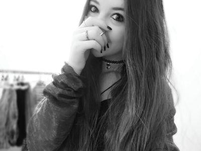 JULIA  | 14  | Germany ✖ | indie&grunge