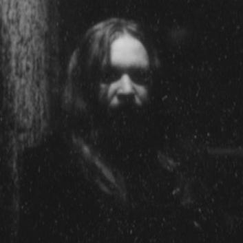 Visual artist, heavy rock musician, graphic designer. Father, husband, free-thinker, Peruvian, agnostic atheist, Jew. Damage dealer.