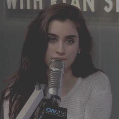 i just gave you a free follow, follow @xbriannakylee please? :)