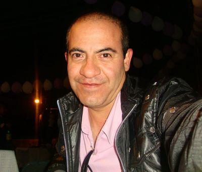 Estilista, panista,  enamorado de la vida.