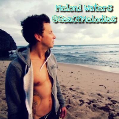 ↛The sea is my song. For a moment, just a moment I belong.↚
♔My Queen: @OceanOfStories.♔
⚜Genderbent Melody. Male!Melody. Singer in StoryBrooke.⚜