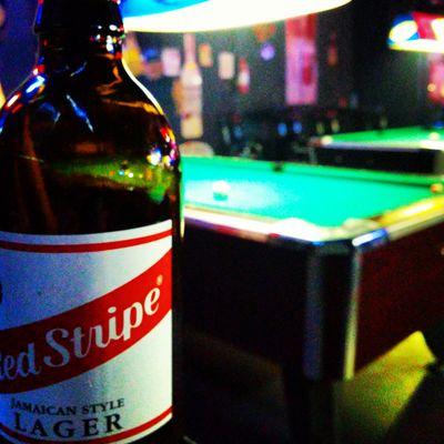 Amatuer Pool Players and semiprofessional smack talkers.