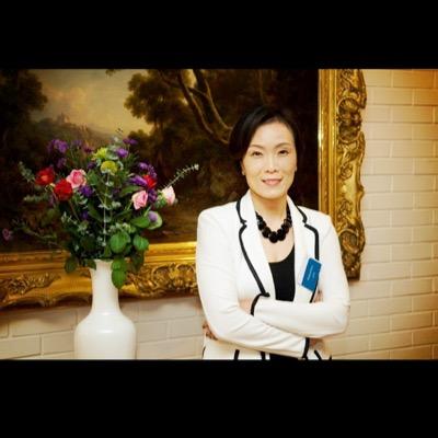 외투법인 근무. 다양한 분야에 관심 있어요. 요즘 재미 붙인 취미: 곰이 요가 하기