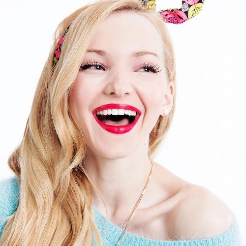 i'm a singer and actress from Sing It Loud and Space Werewolves .i'm #engaged to @nashhhh_G1 he's my prince touch him see what happens