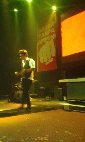 Vocalist of @DokterJunior and Superboy||mahasiswa Universitas bandar lampung