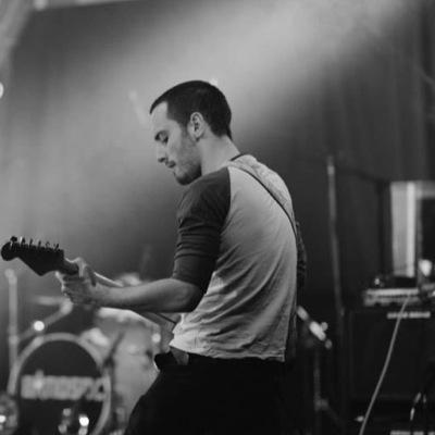 UK guitarist, Warwick postgrad and Spanish speaker. Message Will BM Guitar on FB